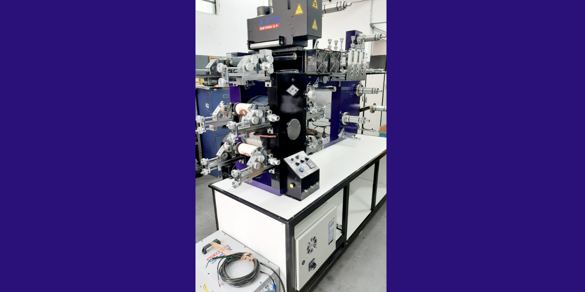 Impressão Flexo com Verniz UV – Acabamento Brilhante e Alta Durabilidade